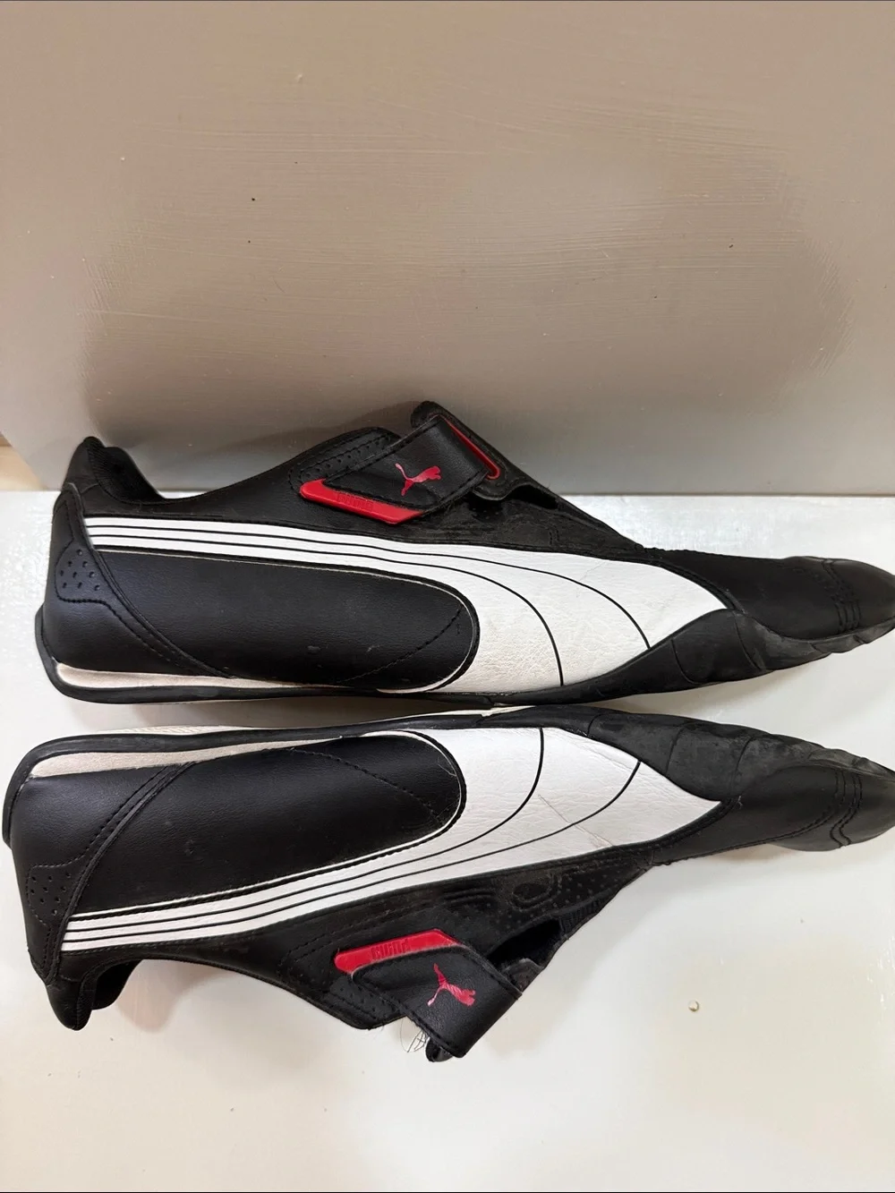 PUMA REDON MENS 13 MOVE DRIVING SHOES BLACK WHITE ADJUSTABLE CASUAL SNEAKERS